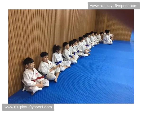 空手道训练计划:从入门到高手的1800字实战指南 空手道训练计划:从入门到高手的1800字实战指南